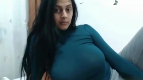 Desi BIG Tits MILF Cam Show