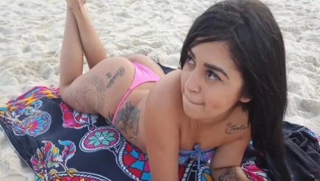 Hot girl picked up on beach and fucked