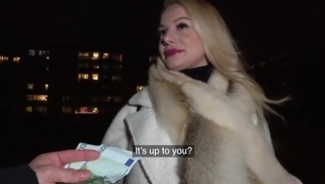 Paying Russian chick Elizabeth Romanova for cash