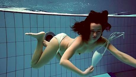 Bendy Alla babe clip Underwater Show